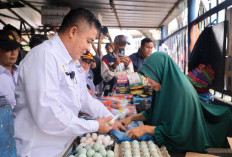 Sekda Kota Palembang Pantau Harga Bahan Pokok di Pasar Sekip, Pastikan Stok Aman Jelang Tahun Baru