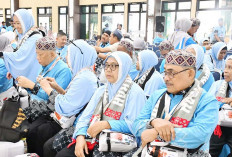 Fokus Layanan Lansia, Kloter 5 Dibekali Kartu Nusuk Sebelum Berangkat ke Tanah Suci