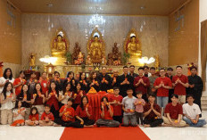 VIhara Amithaba Ghara Palembang Gelar Puja Bakti  Imlek