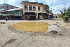 Danau di Tengah Jalan Ali Gatmir