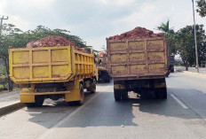 Truk Angkutan Tanah Melebihi Muatan