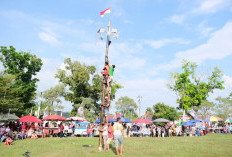 Panjat Pinang Ada Tambahan Hadiah Rp 1 Juta