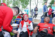 Antusias Warga, Bersama Lucky Grup Donor Darah Tetap Ramai Meski Hujan Gerimis di Kambang Iwak