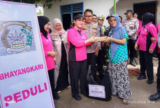 Kapolres dan Bhayangkari OKU Timur Peduli Korban Banjir