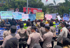 Personel Gabungan Amankan Aksi Damai Warga Pematang Panggang