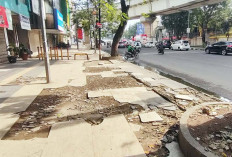 Lantai Keramik Pejalan Kaki Kawasan Cinde Banyak Rusak