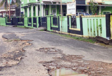 Wow,, Jalan Menuju Puskesmas Punti Kayu Banyak Lubang