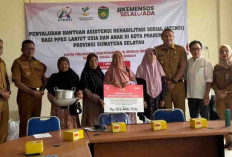 Kemensos Salurkan Bantuan untuk Lansia dan Anak Yatim di Prabumulih