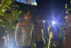 Gerak Cepat Kapolres OKU Timur Tinjau Banjir di Malam Hari