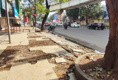 Lantai Keramik Pejalan Kaki Kawasan Cinde Banyak Rusak