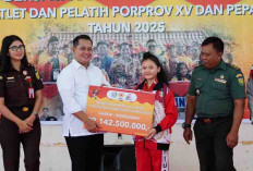 Bupati Banyuasin Serahkan Bonus untuk Pejuang Olahraga Daerah