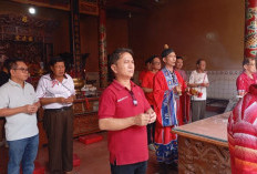 Kelenteng  Marga Theng Gelar Sembahyang Cit Gwee Pua