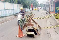 Lubang Besar Diberi Tanda Pengaman