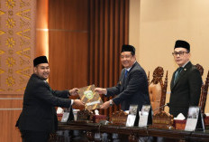 Hadiri Rapat Paripurna DPRD XXX,  Bahas Arah Pembentukan Perda 2026