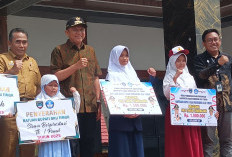 Bupati OKU Timur Terima Piagam Penghargaan Mendikdasmen, Launching Program Disdikbud OKU Timur