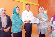 Wako Arlan Salurkan Bantuan BMT untuk Anak Stunting