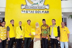 Sah DPP Golkar Serahkan B1 KWK ke Hj Ngesti – H Mat Amin