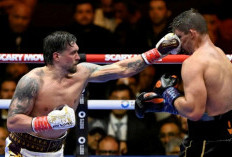 Usyk Cetak TKO Kontroversial Atas Verhoeven Untuk Pertahankan Gelar