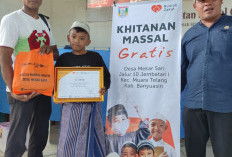 Rumah Zakat Khitan Gratis 50 Anak di Perairan Sumsel