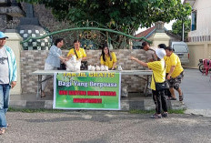 Semarak Ramadan, WBI Ranting Vihara Dharmakirti Bagikan Nasi Bungkus dan Takjil