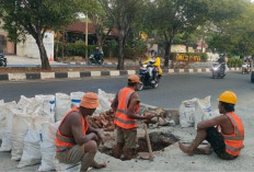 Ada Galian Kabel Optik Internet di Jalan Sumpah Pemuda Palembang, Pengendara Diminta Waspada