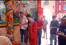 Ritual HUT Dua Dewa di Kelenteng Hok Sin Tong Marga Huang Palembang