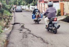 Jalan Terusan Belakang RS Siti Fatimah Nyaris Amblas