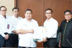 Sekda Yulius Serahkan Dokumen Rancangan KUA - PPAS 2026 ke DPRD