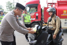 Sosialisasikan Layanan Hotline Mudik Polri 110