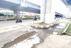 Banyak Titik Lubang di Sepanjang Jl Mayjen Ryacudu 8/9 Ulu