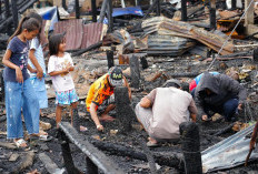 Pasca Kebakaran, Pemilik Rumah Berharap Menemukan Barang Berharga