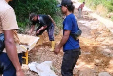 Musim Hujan Telumpur Musim Kemarau Berlubang , Warga Trans Tembelung Jaya Menjerit   