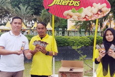 Interbis Varian Baru Jesley’s Krim Cokelat, Bulan Ramadhan Bagi-bagi Biskuit di Masjid Agung Palembang