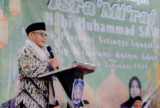 Anggota DPRD Provinsi Sumsel M. Toha Taushiyah Isra' Mi'raj di SMAN 10 Palembang