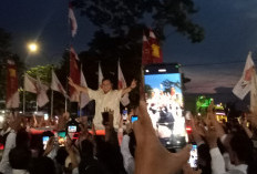 Rela Tunggu Sejak Pagi Hari Demi Bertemu Langsung Prabowo Subianto di Palembang, Ramai-ramai Sewa Angkot