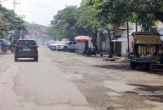 Kawasan Lapangan Hatta, Lubang Jalanan Bertebaran