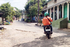 Jalannya Masih Rusak dan Berlubang