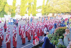 Siswa Antusias Ikuti Lomba Gerak Jalan HUT RI