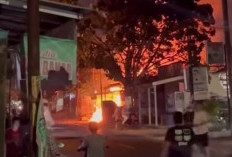Kebakaran di Simpang Dogan Sako Hanguskan Rumah dan Tiga Kios