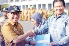 Apel Gabungan, Serahkan SK Pensiun dan SK Kenaikan Pangkat Pegawai