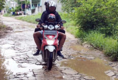 Semakin Bertambah Kerusakannya Jalannya