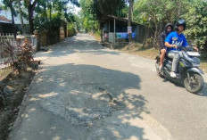 Akses Jalan Komplek Sosial Sukabangun Rusak Parah, Warga Minta Perbaikan Segera