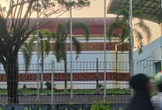 Dinding Hall Tenis di JSC Terbelah