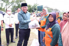 Pahlawan Adipura OKU Timur Terima Paket Sembako Ramadan