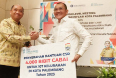 Bank Sumsel Babel Serahkan 4.000 Bibit Cabai dan Meubelair Meja Kursi Sekolah