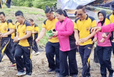 Polres Prabumulih Tanam Sayur dan Tebar Benih Ikan