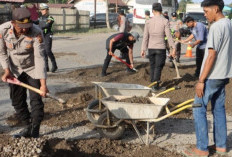 Program Belida Polres Lahat Perbaiki Jalan Berlubang 