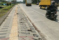 Trotoar Pejalan Kaki Soekarno Hatta Rusak