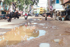 Separuh Badan Jalan di Sayangan Rusak