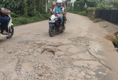 Lubang Besar di Jalang Gogokan Kito 